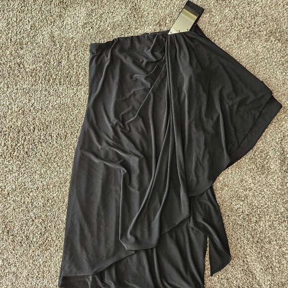 Le Chateau One-Shoulder Black Dress - Picture 2 of 9